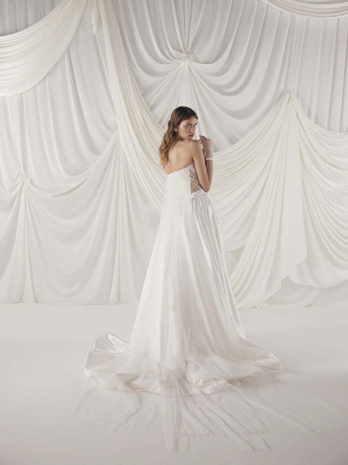 Blanca wedding dress by Rara Couture — thumbnail 3