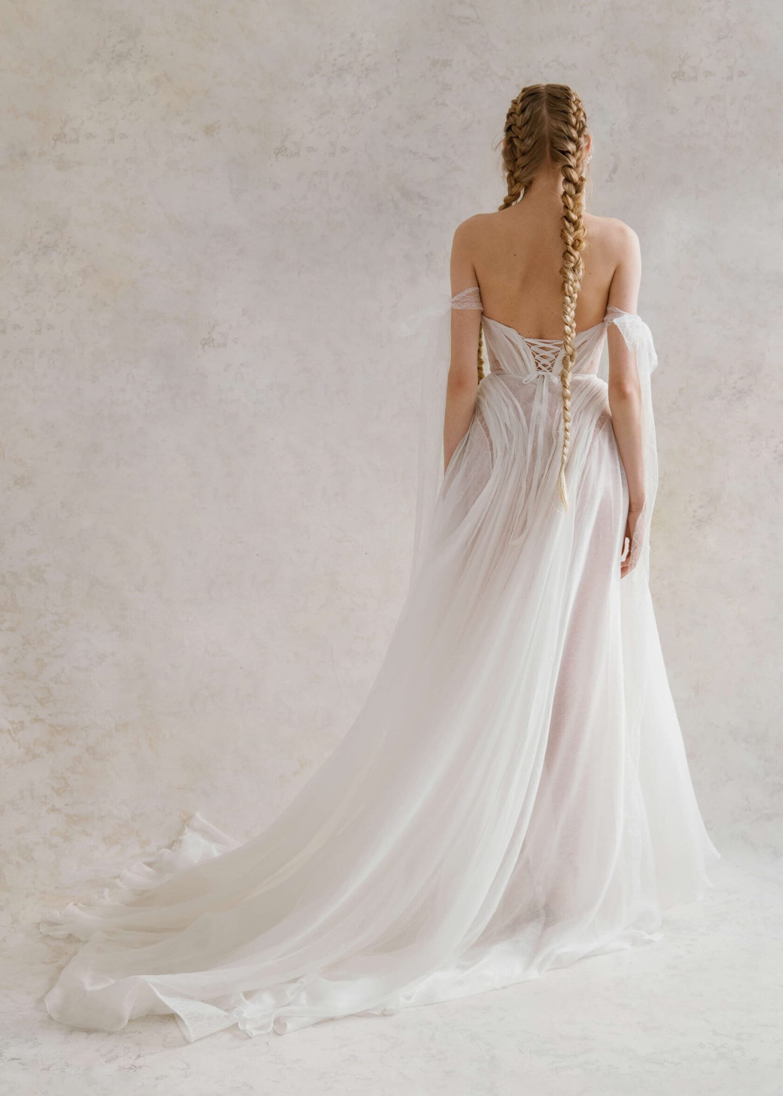 Crinoidea wedding dress by Rara Couture — thumbnail 4
